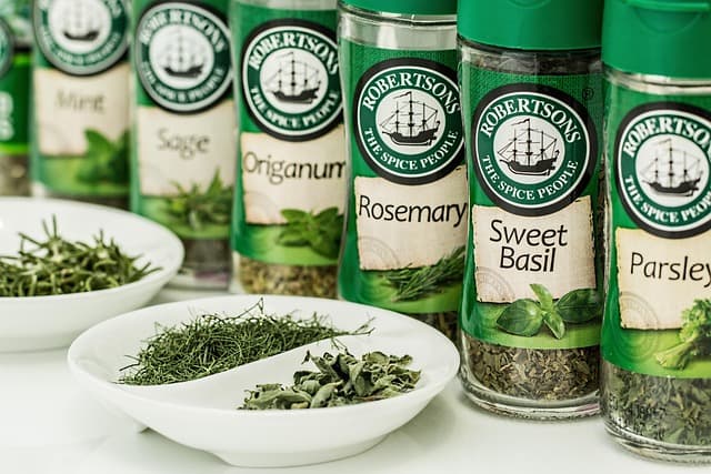 Comment cultiver des herbes aromatiques en pots : Guide pratique
